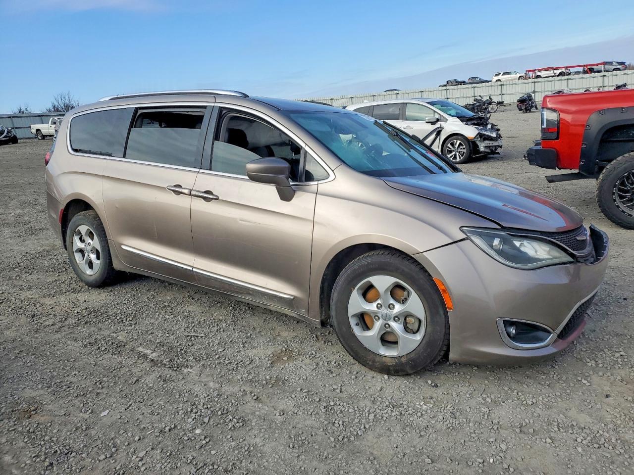 2017 Chrysler Pacifica Touring L Plus - Фото 4