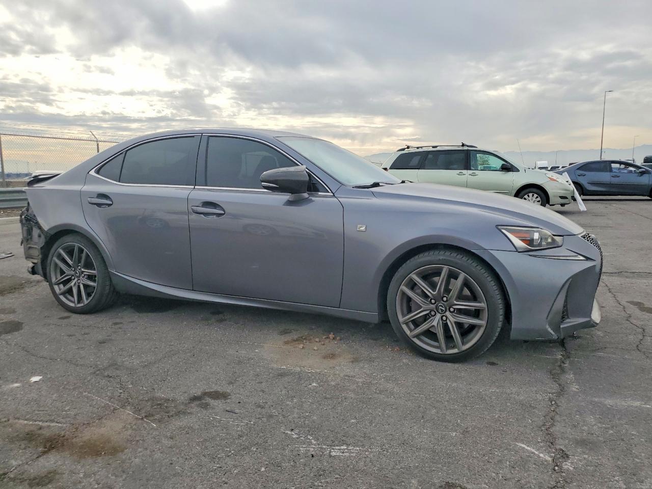 2017 Lexus Is 200T - Фото 4