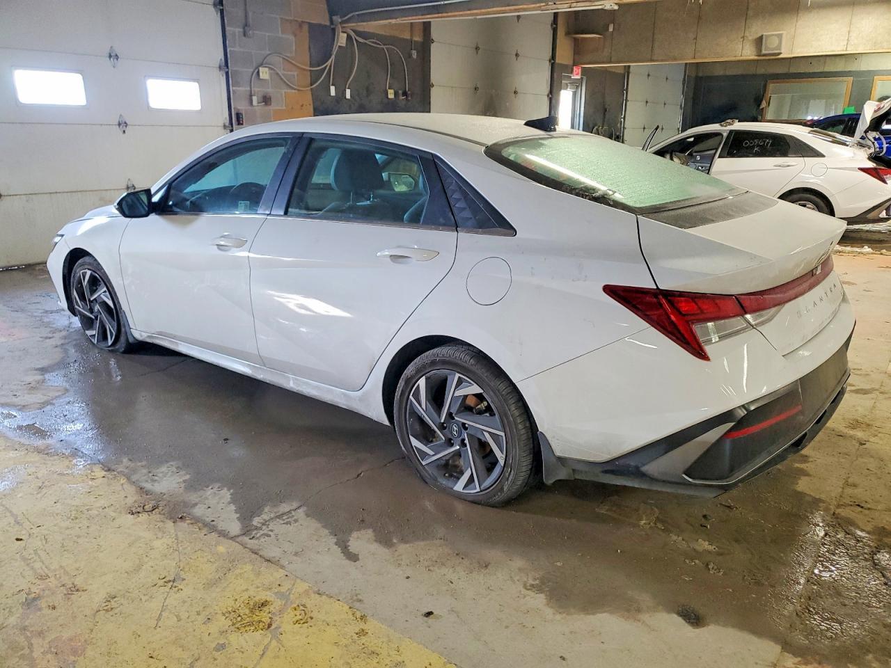 2025 Hyundai Elantra Limited - Фото 2