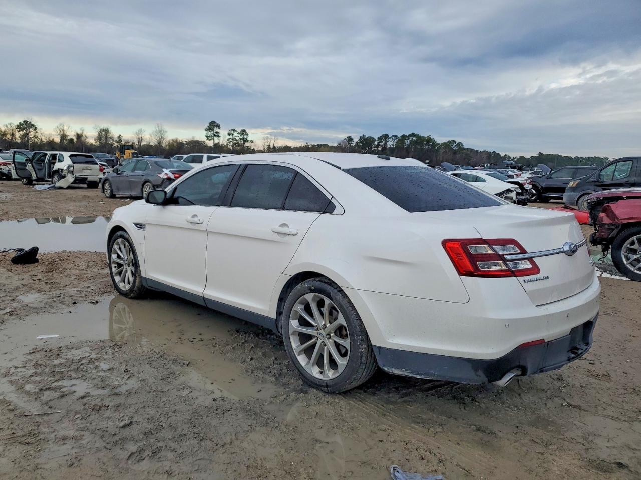 2018 Ford Taurus Limited - Image 2