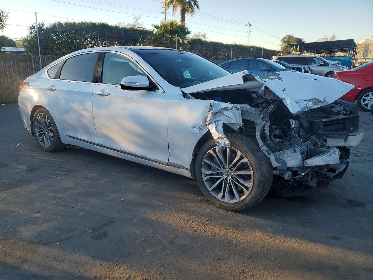 2015 Hyundai Genesis 3.8L - Фото 4
