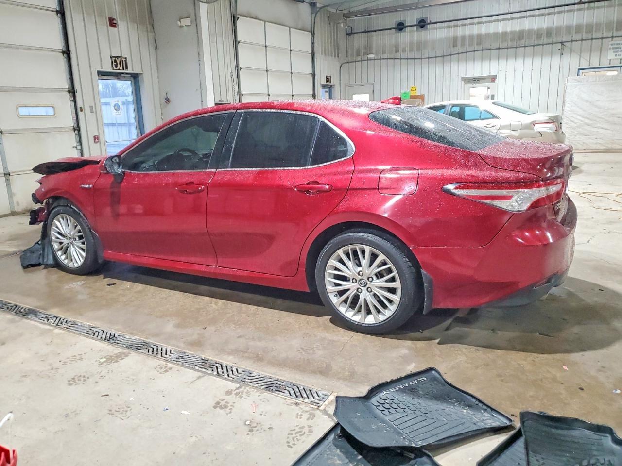 2019 Toyota Camry Hybrid Xle - Image 2