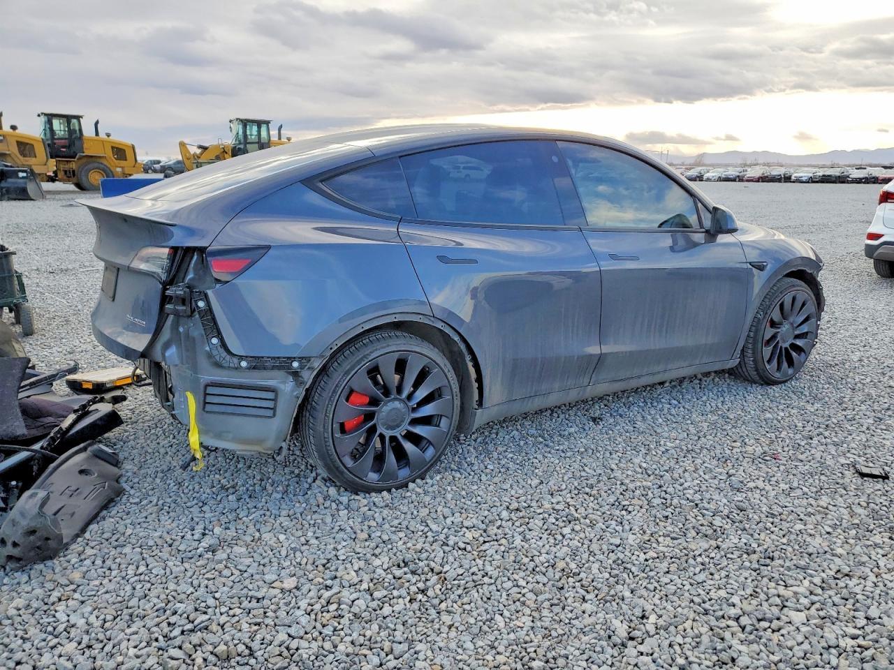 2023 Tesla Model Y - Фото 3