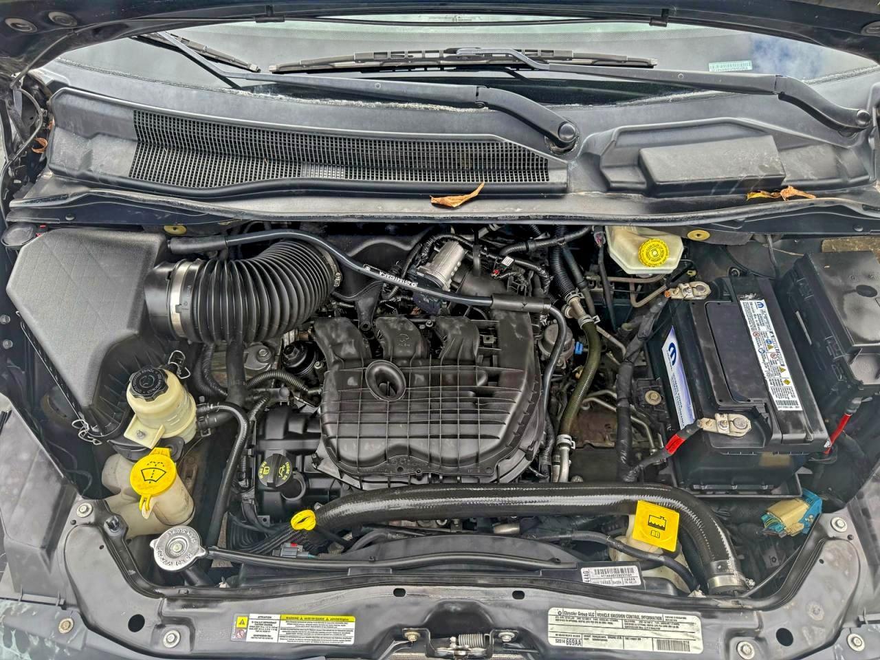 2012 Volkswagen Routan Se - Image 7