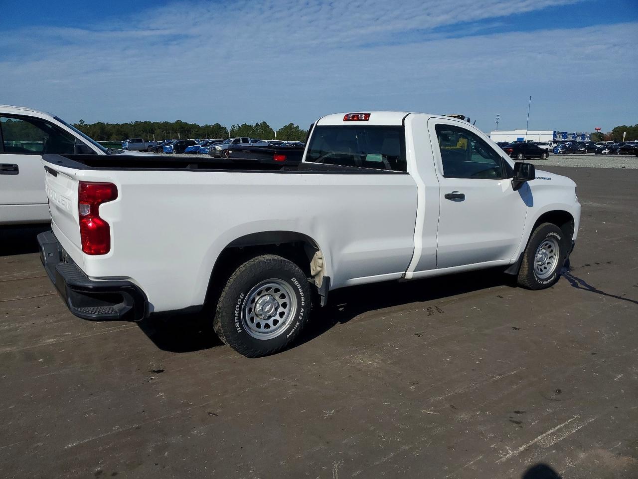 2021 Chevrolet Silverado C1500 - Фото 3