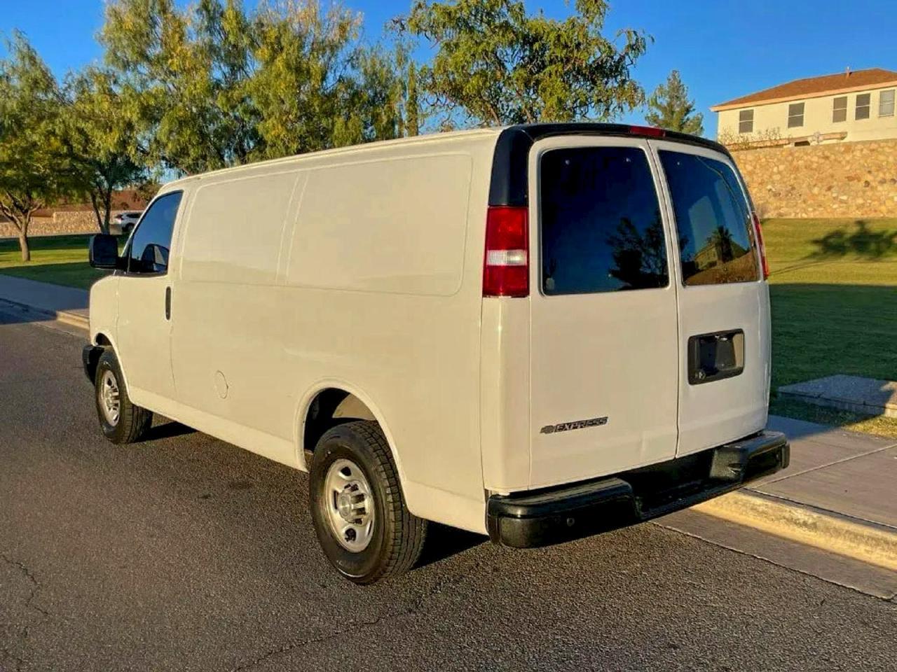 2020 Chevrolet Express G2500 - Фото 3