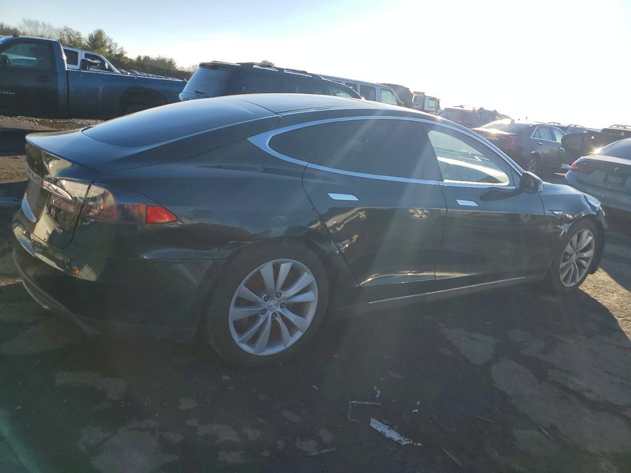 2014 Tesla Model S - Image 3
