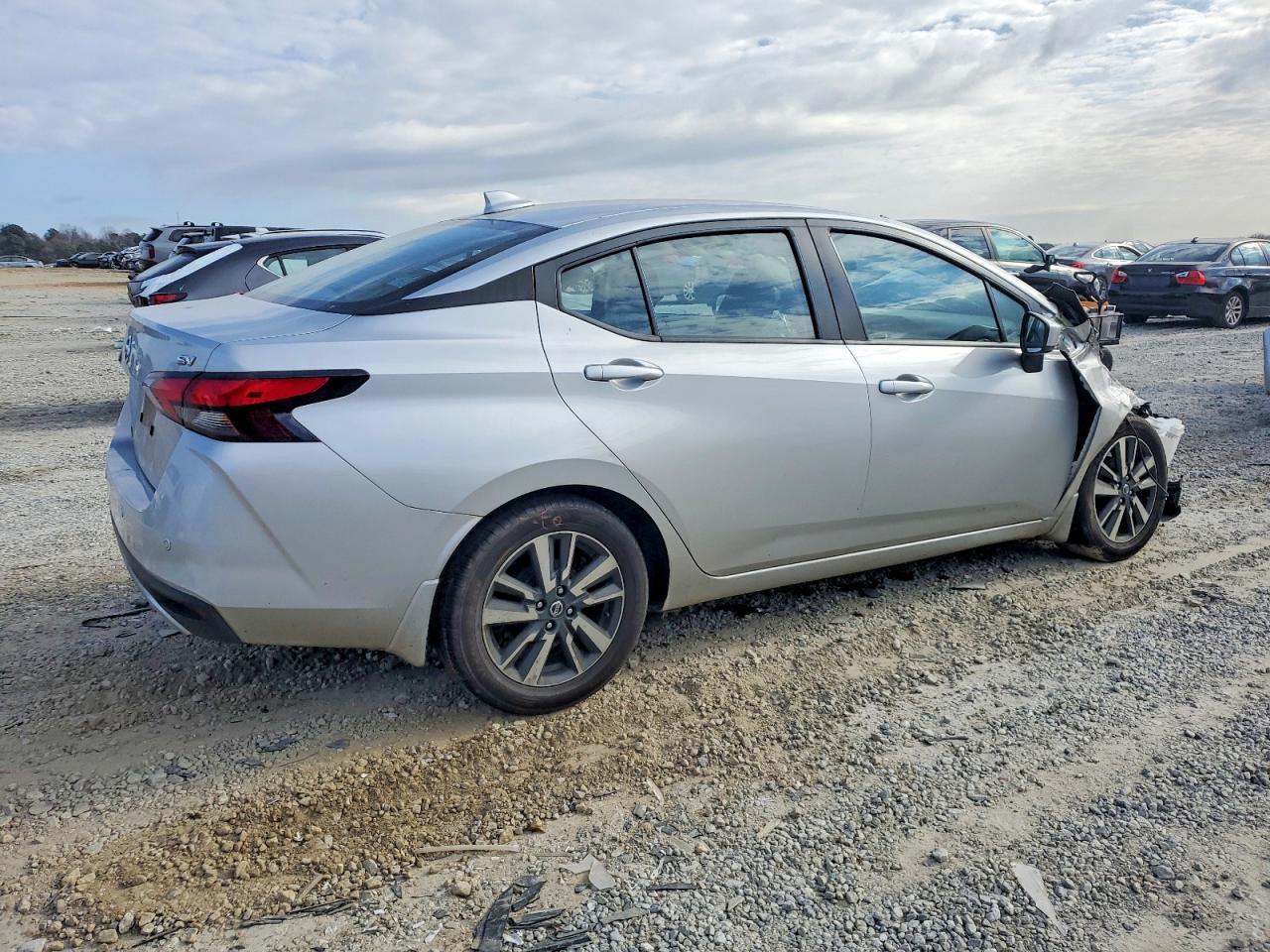 2022 Nissan Versa Sv - Фото 3