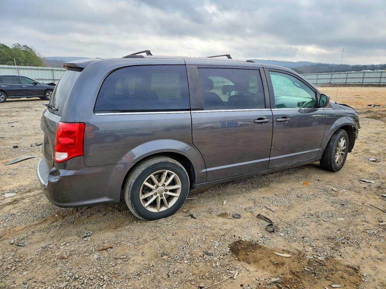 2018 Dodge Grand Caravan Sxt - Image 3
