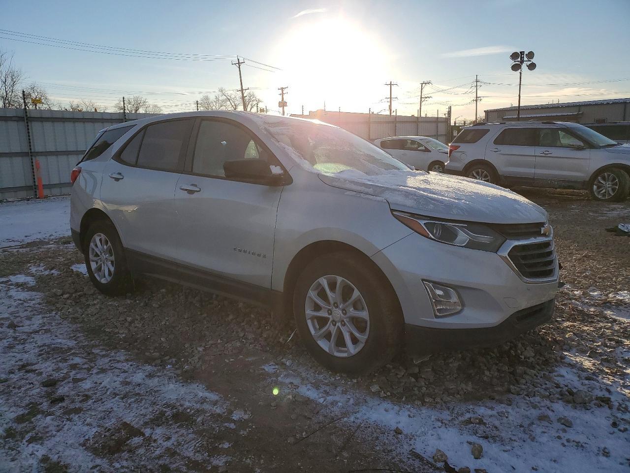 2019 Chevrolet Equinox Ls - Фото 4