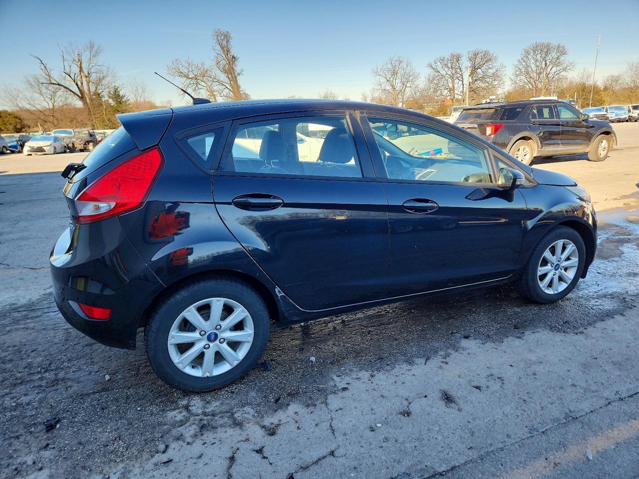 2013 Ford Fiesta Se - Фото 3