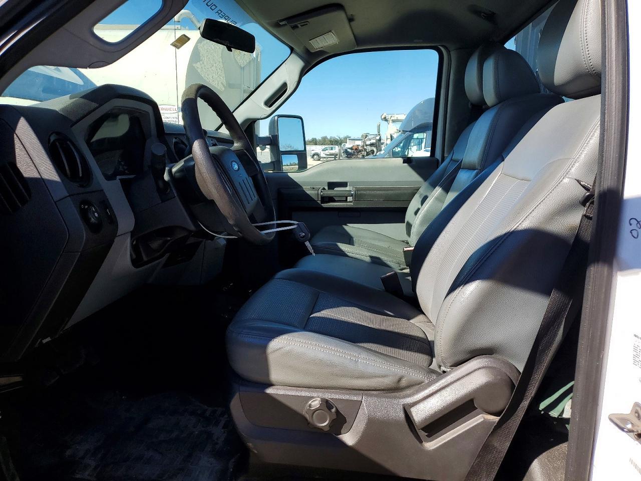 2015 Ford F550 Super Duty - Фото 7