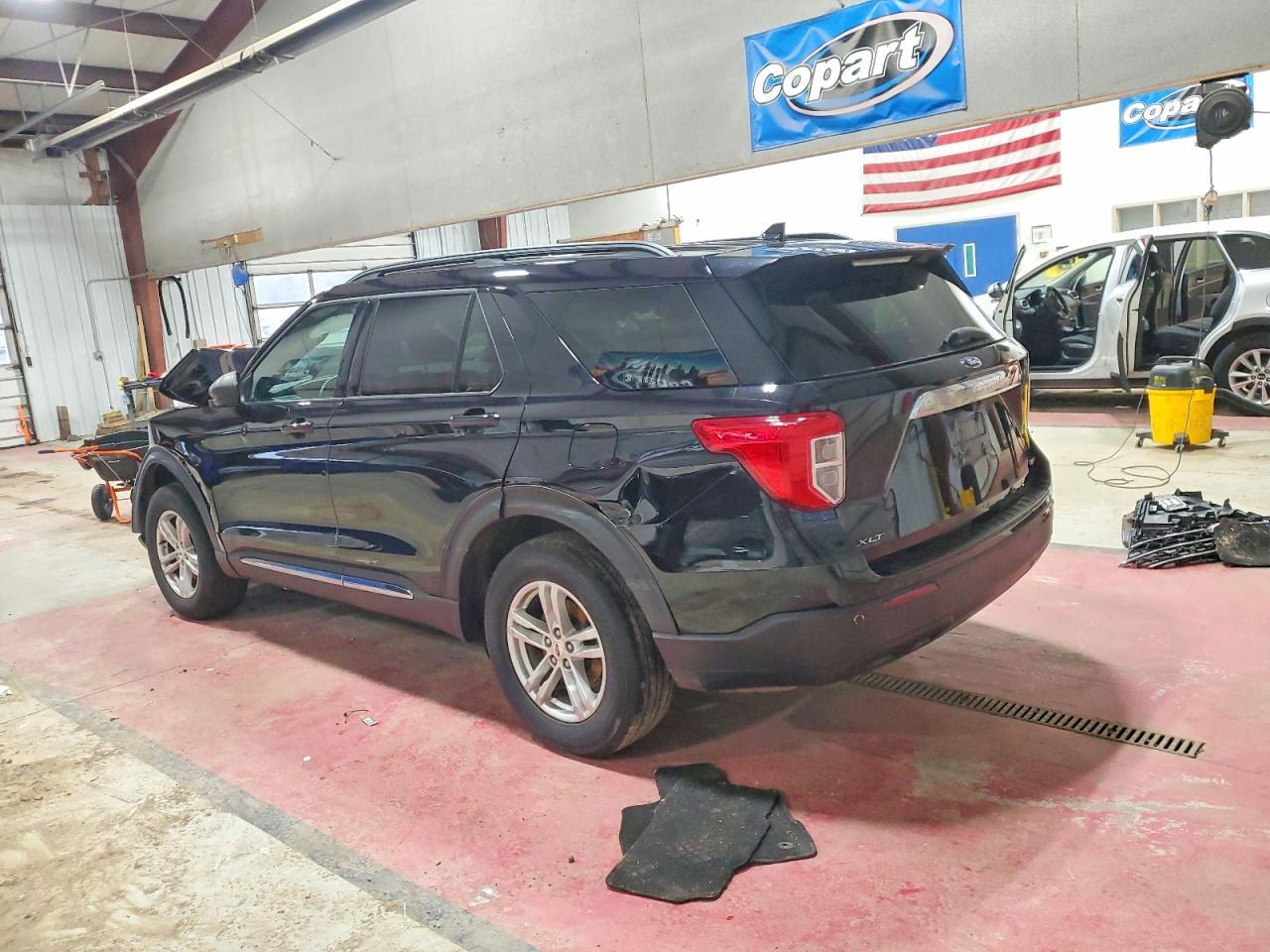 2020 Ford Explorer Xlt - Фото 2