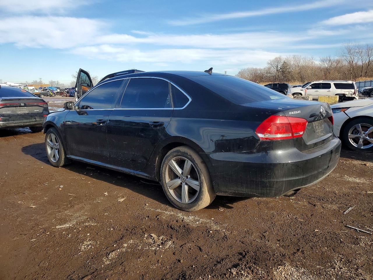 2015 Volkswagen Passat S - Image 2
