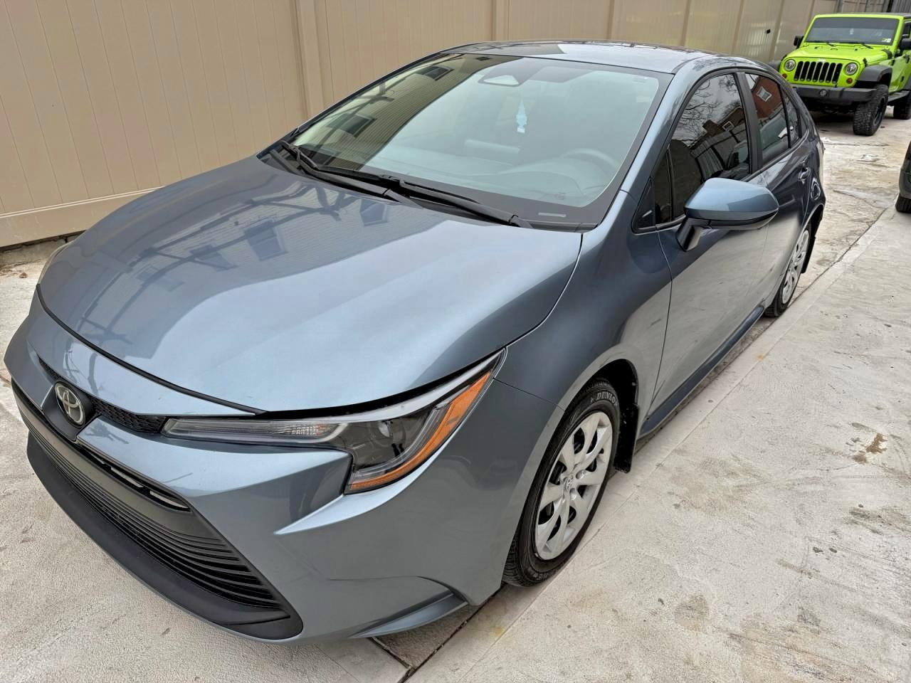 2025 Toyota Corolla Le - Фото 2