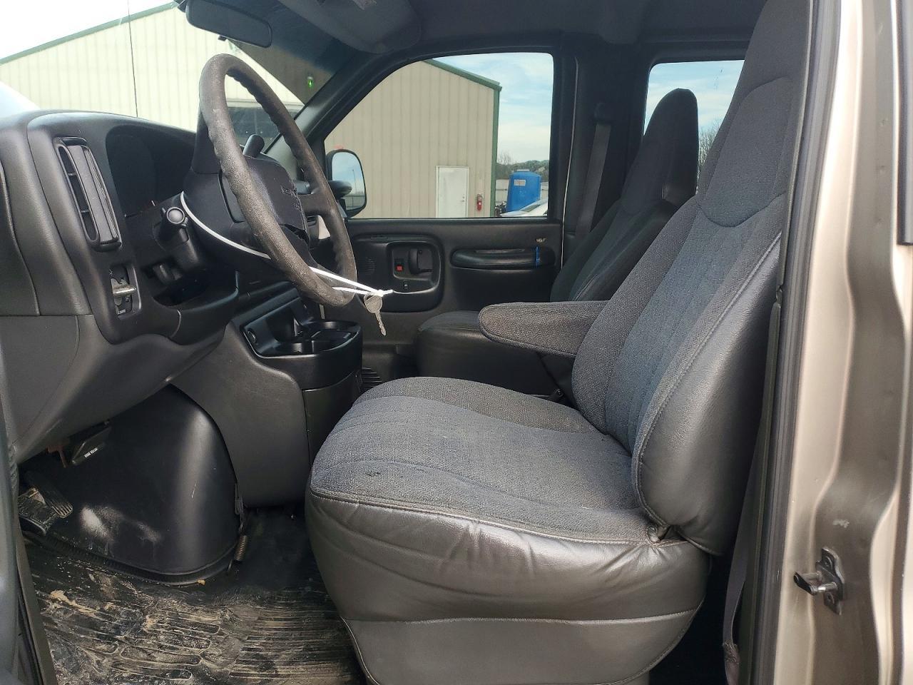 2001 GMC Savana G3500 - Фото 7