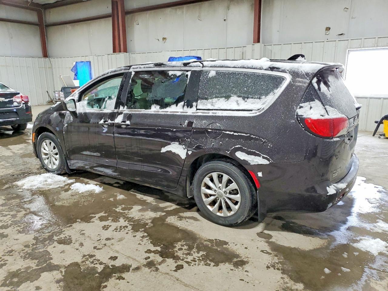 2017 Chrysler Pacifica Touring - Фото 2
