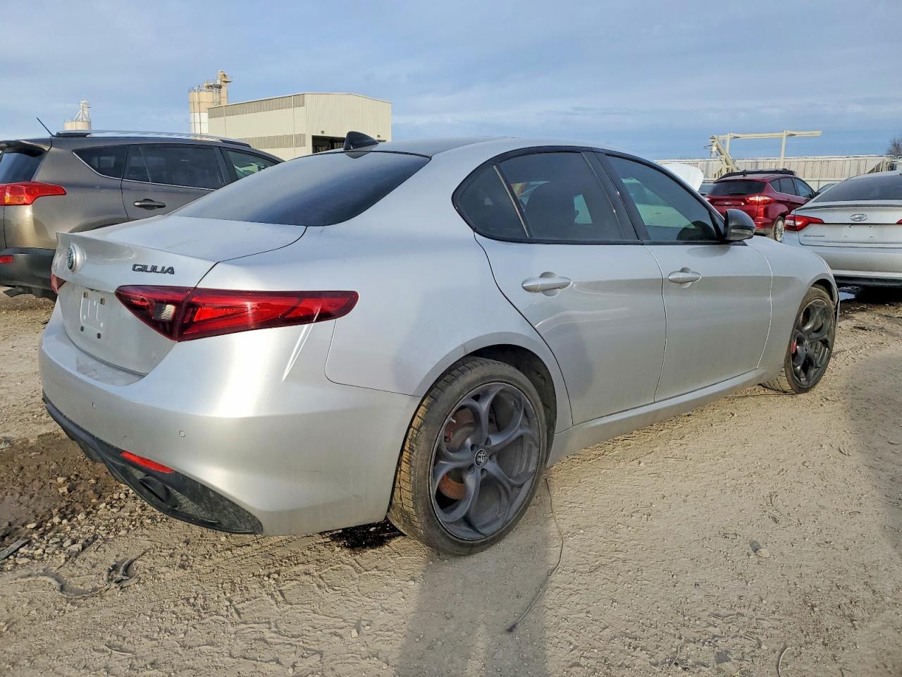2019 Alfa Romeo Giulia - Фото 3