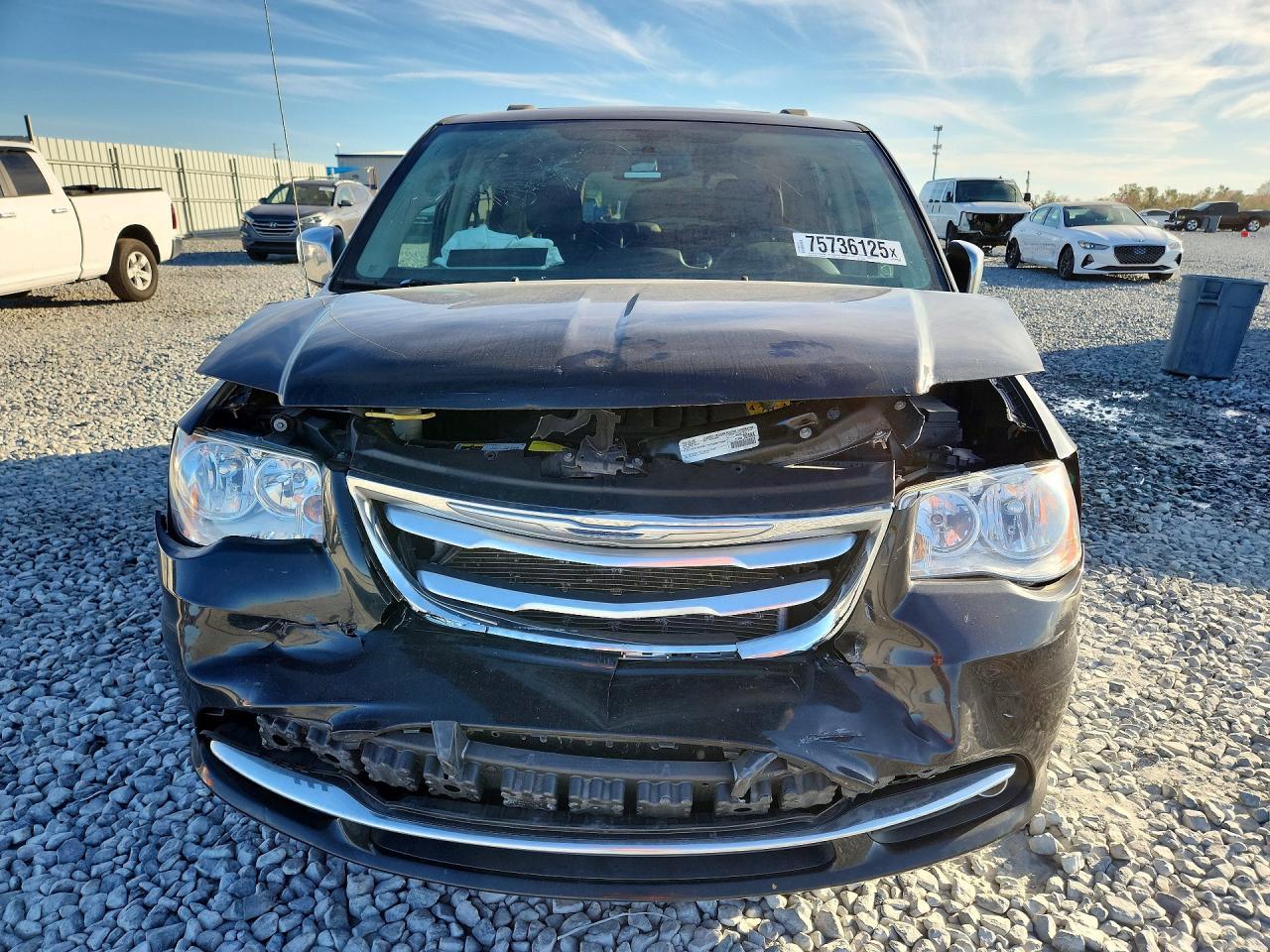 2016 Chrysler Town & Country Touring L - Image 5