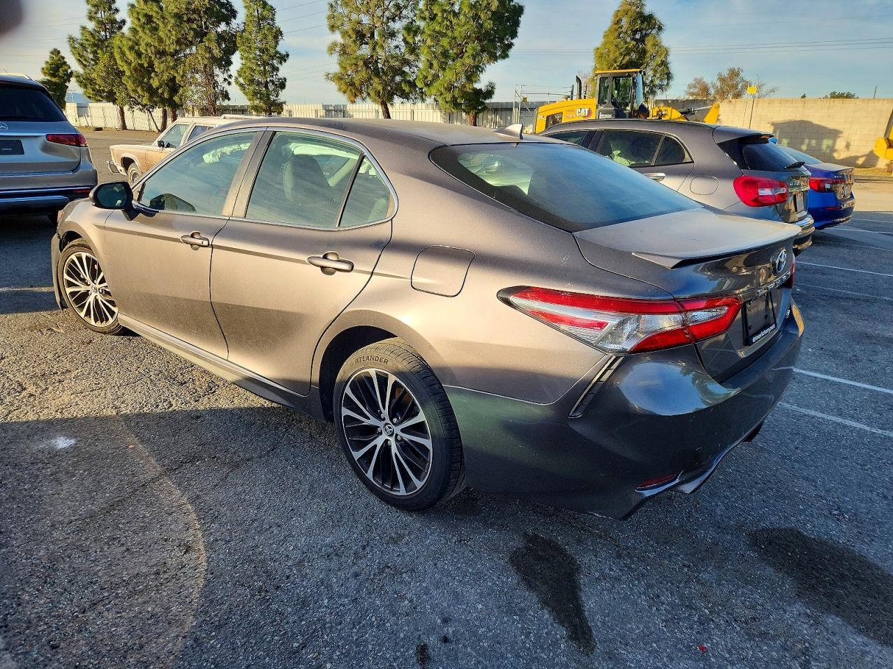2019 Toyota Camry Se - Фото 2