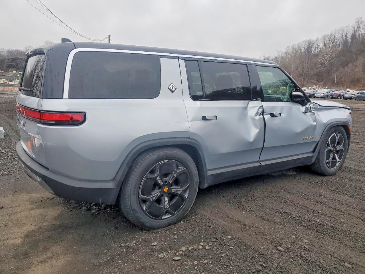 2023 Rivian R1S Adventure - Image 3