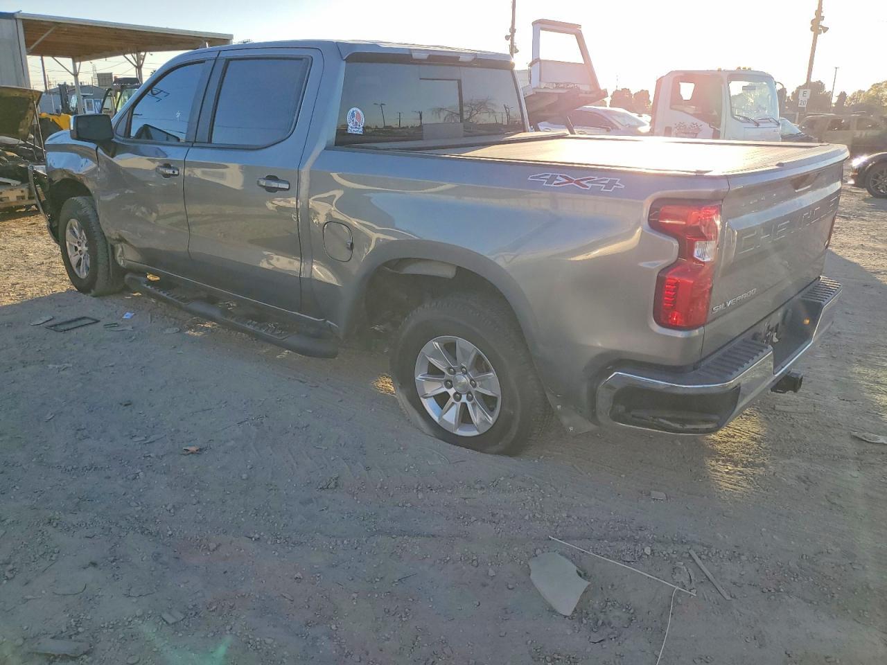 2020 Chevrolet Silverado K1500 Lt - Фото 2