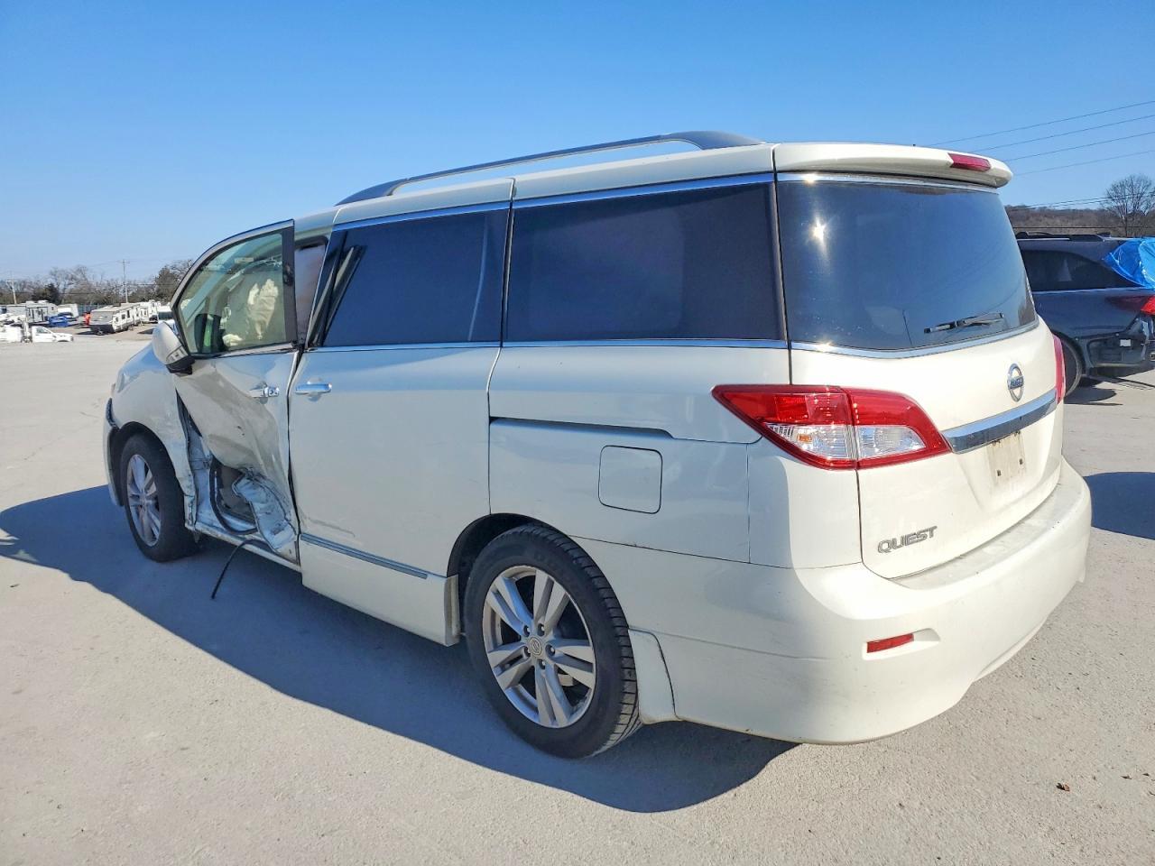 2015 Nissan Quest S - Фото 2