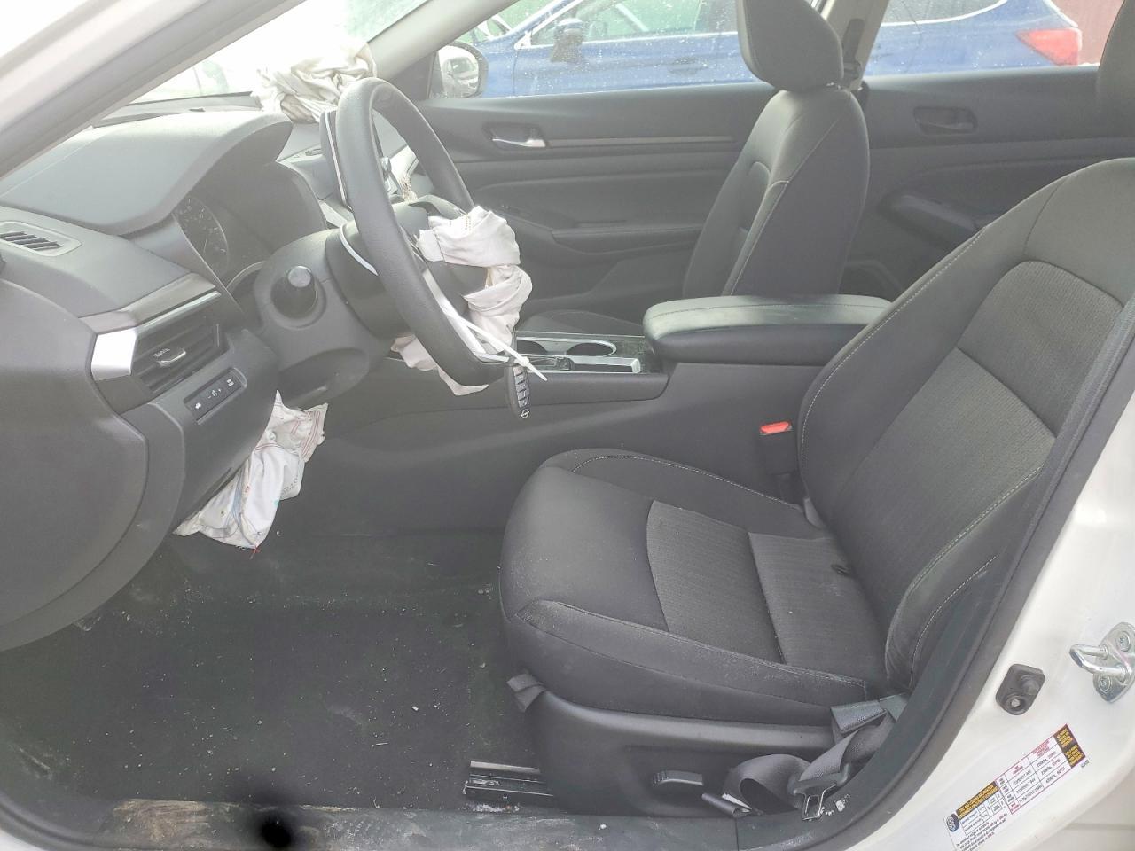 2024 Niss Altima - Image 7