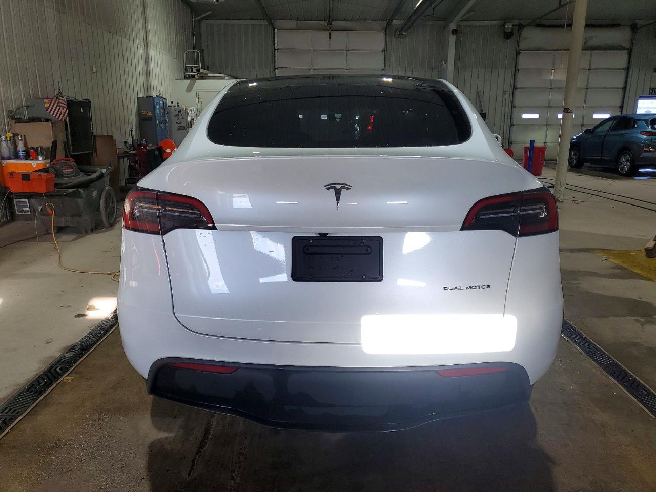 2023 Tesla Model Y - Image 6