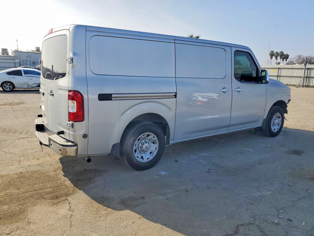 2012 Nissan Nv 1500 - Фото 3