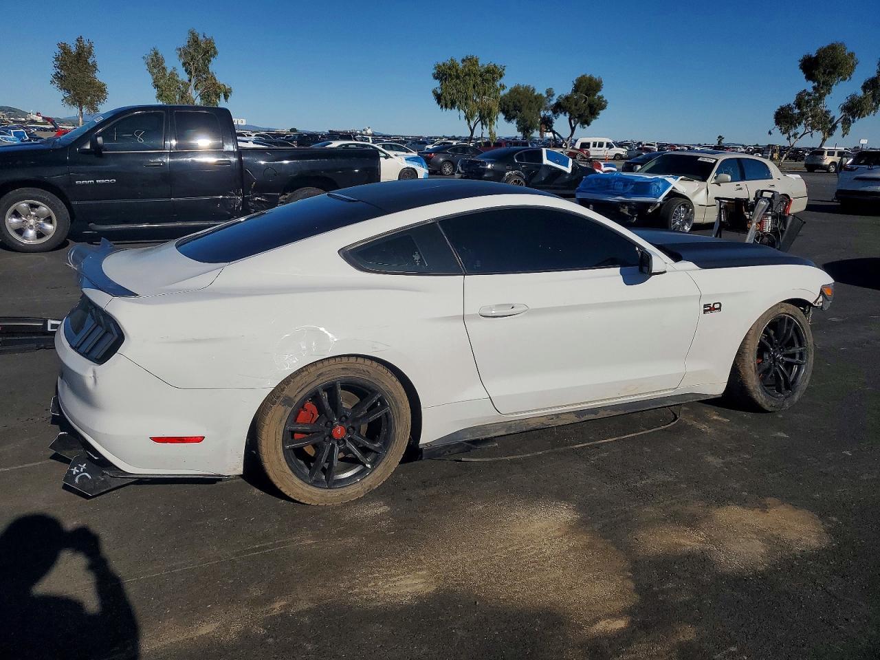 2017 Ford Mustang - Фото 3