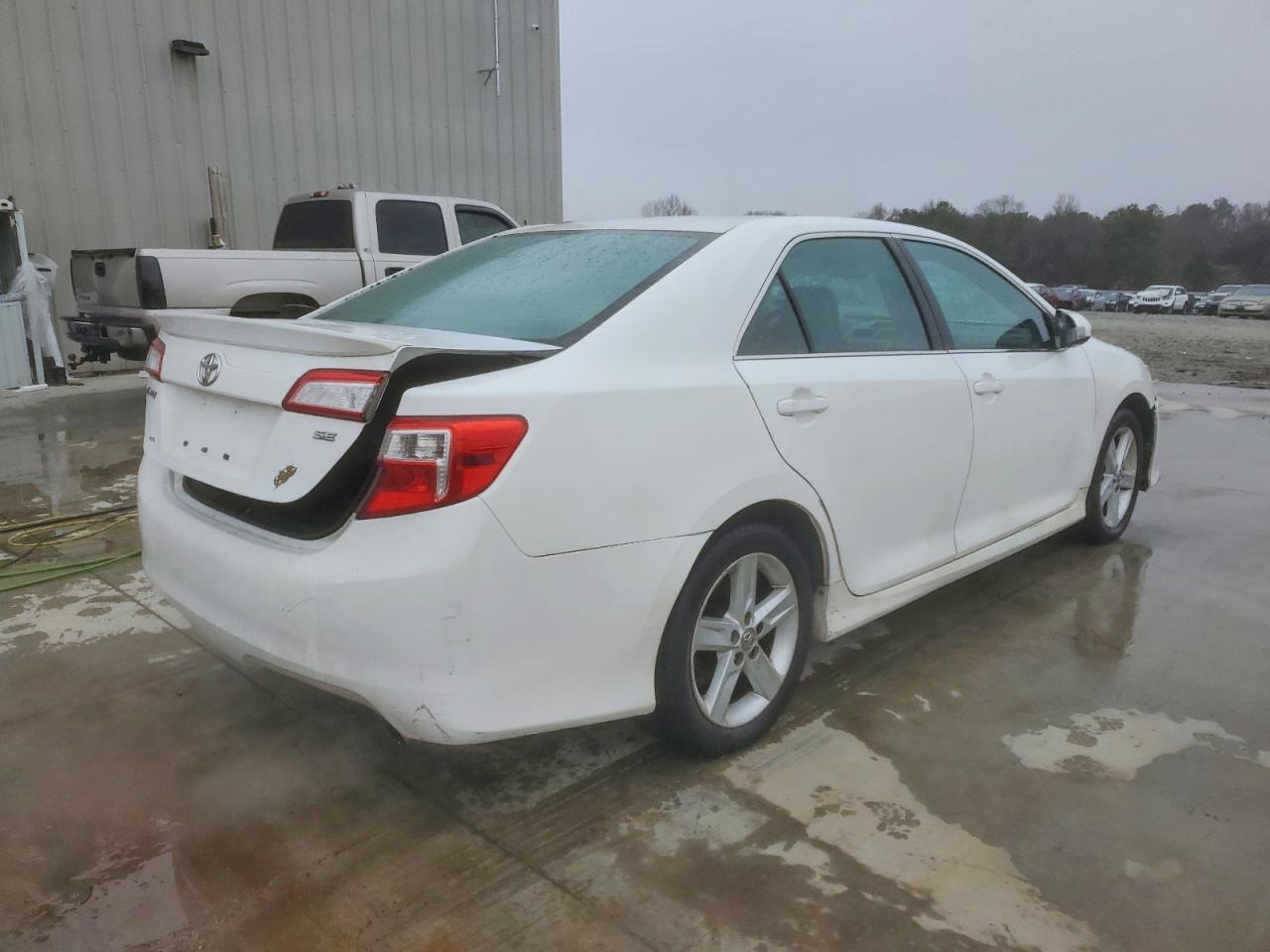 2012 Toyota Camry Base - Фото 3