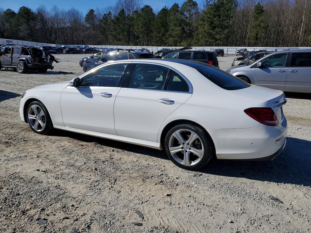 2019 Mercedes-Benz E 300 4Matic - Фото 2