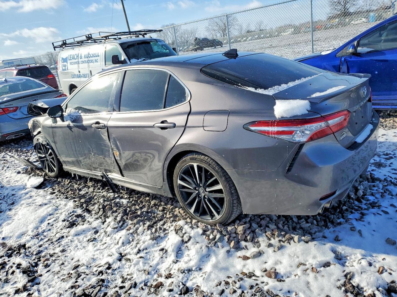 2020 Toyota Camry Xse - Фото 2