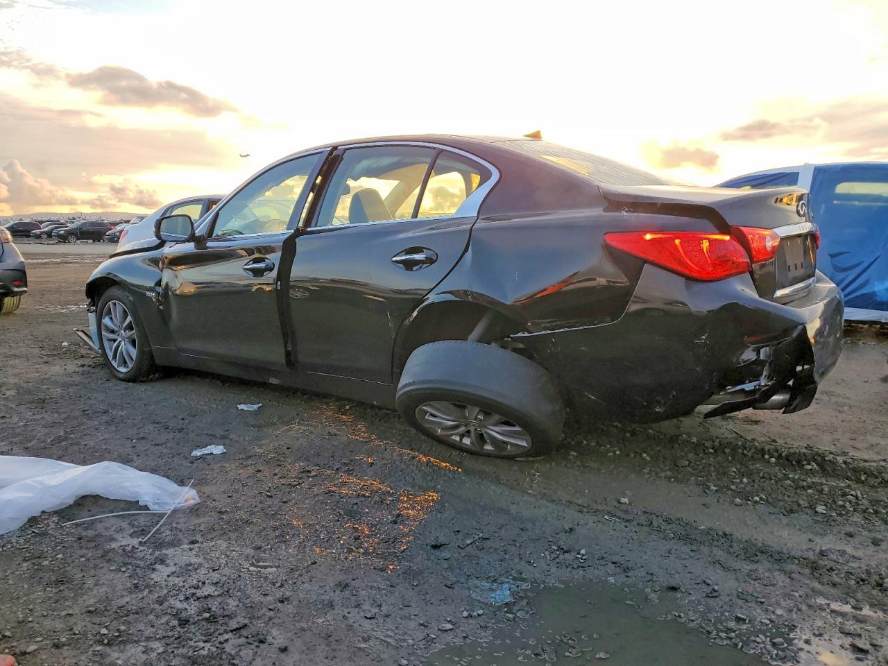 2017 Infiniti Q50 3.0T Premium - Фото 2