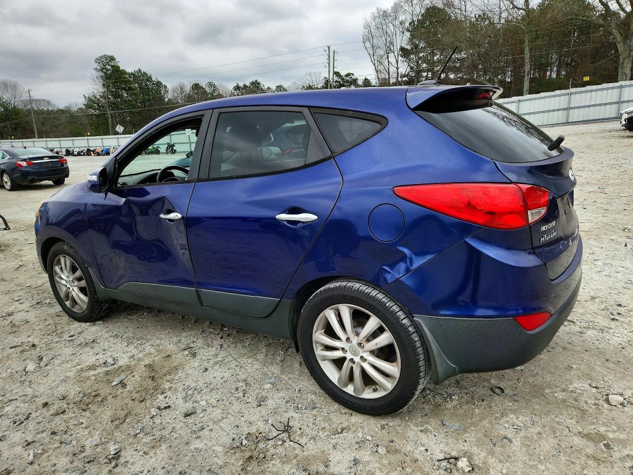 2012 Hyundai Tuscan - Image 2