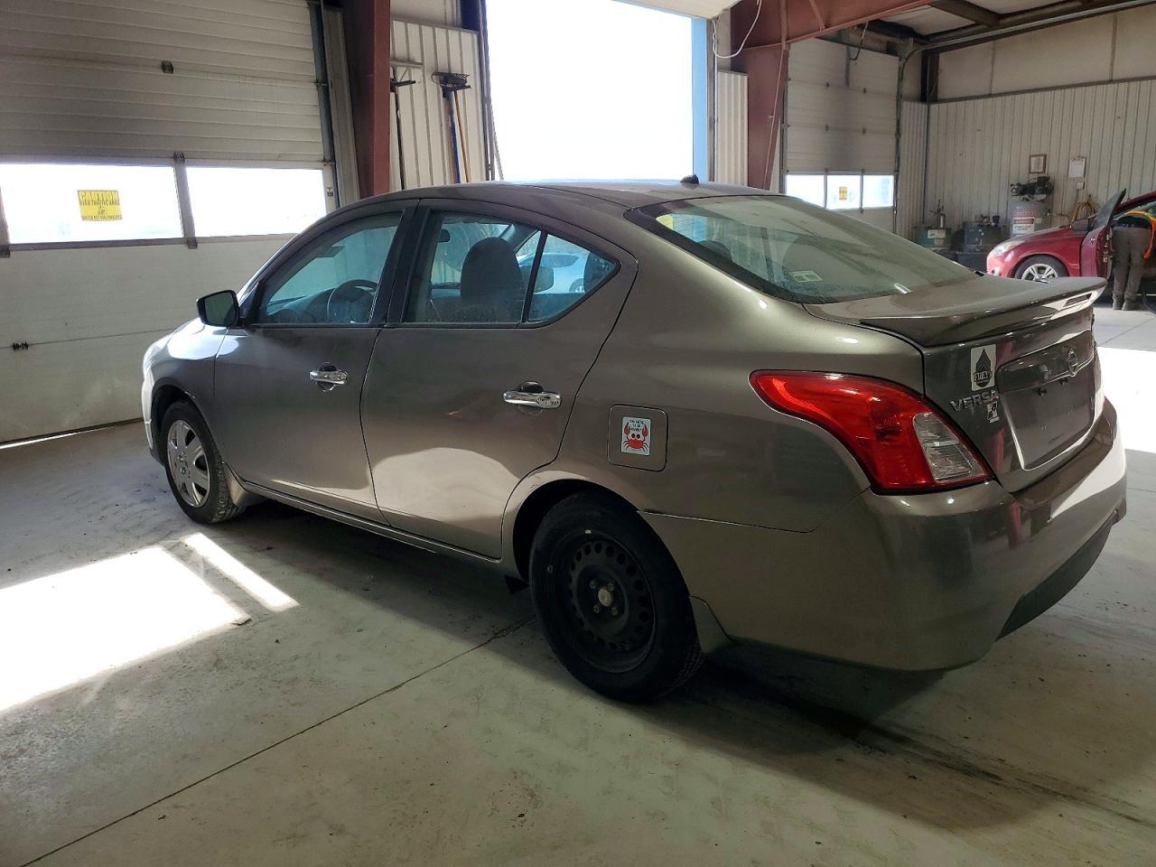 2017 Nissan Versa S - Фото 2