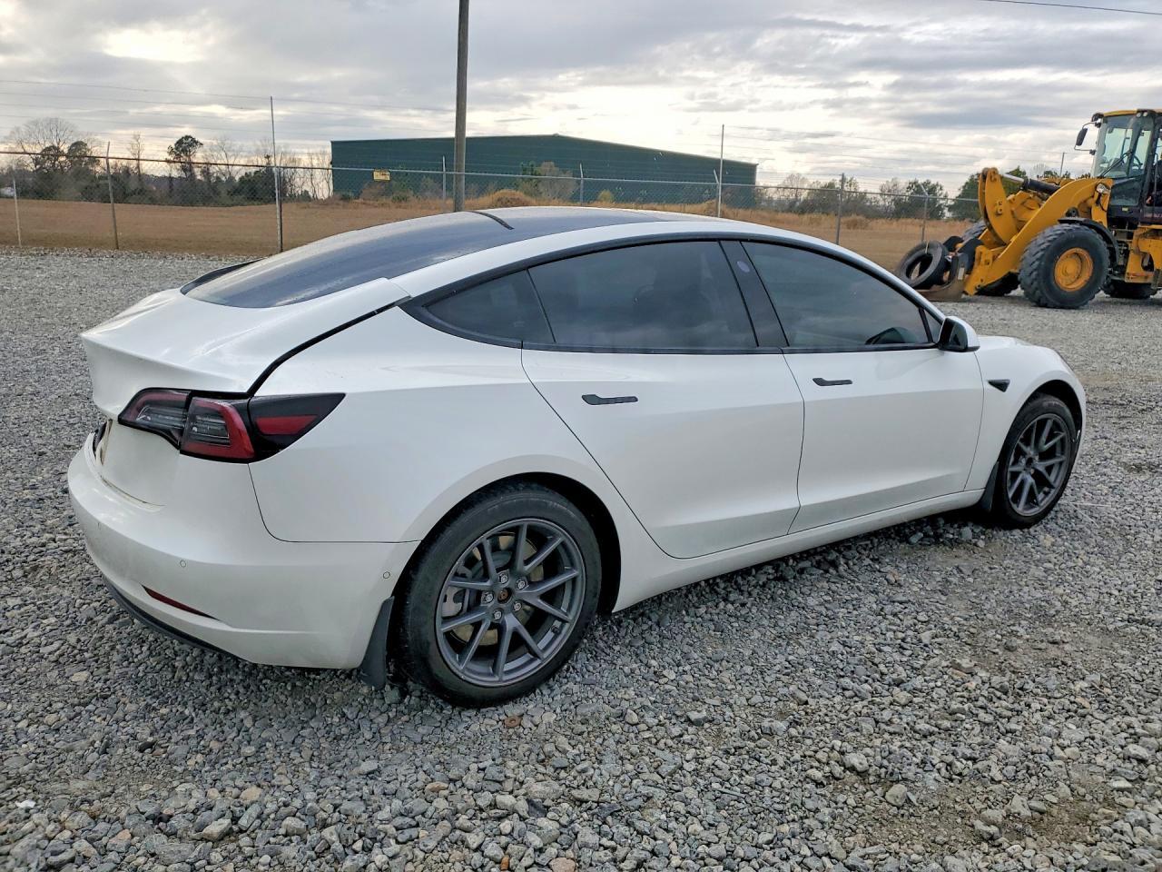 2021 Tesla Model 3 - Фото 3