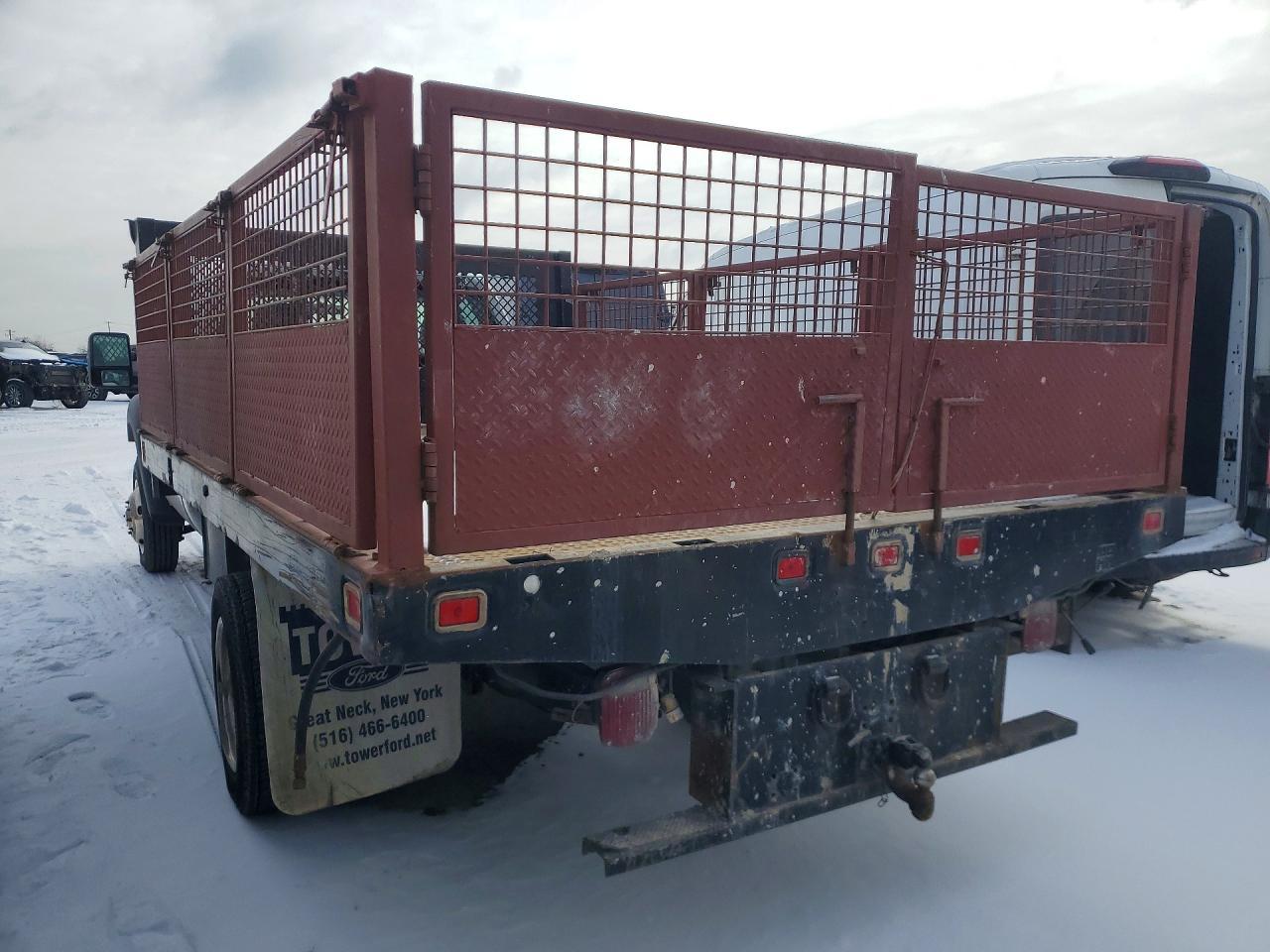 2011 Ford F550 - Фото 2