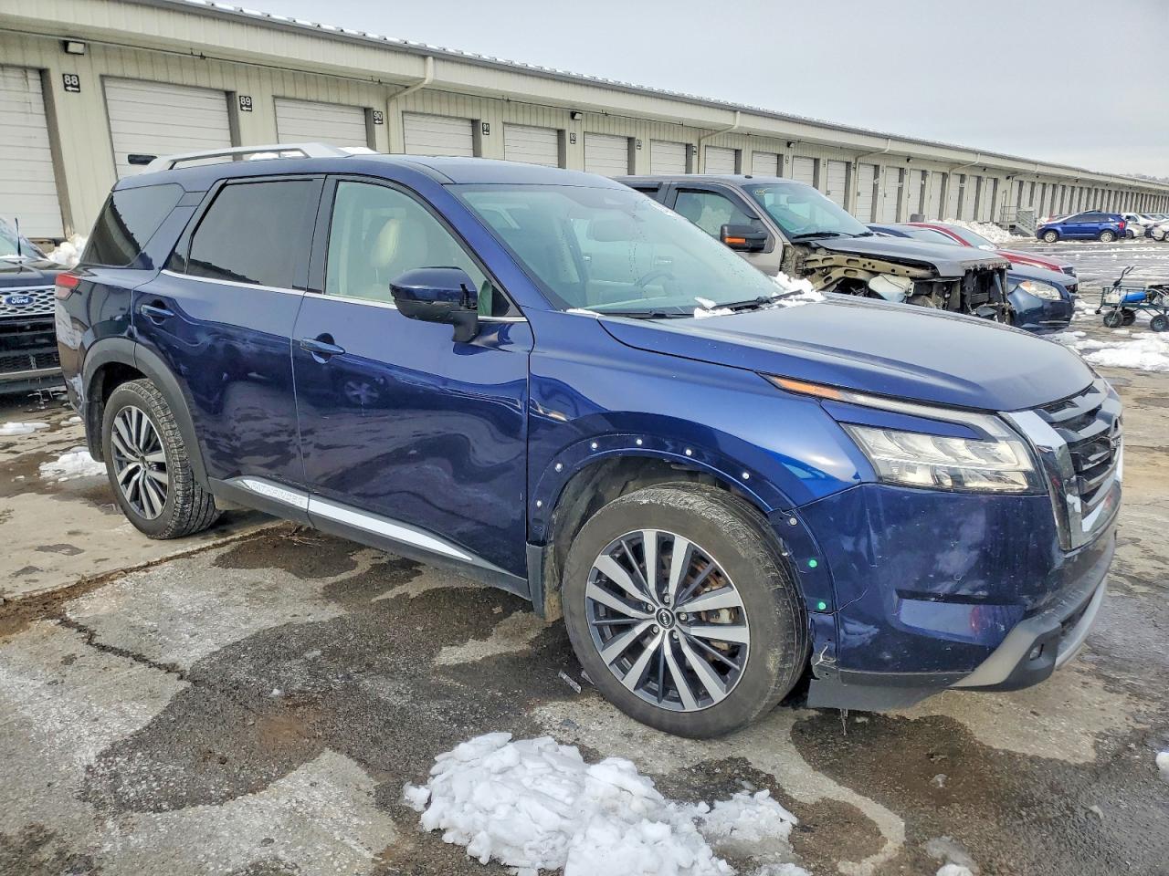2022 Nissan Pathfinder Platinum - Фото 4