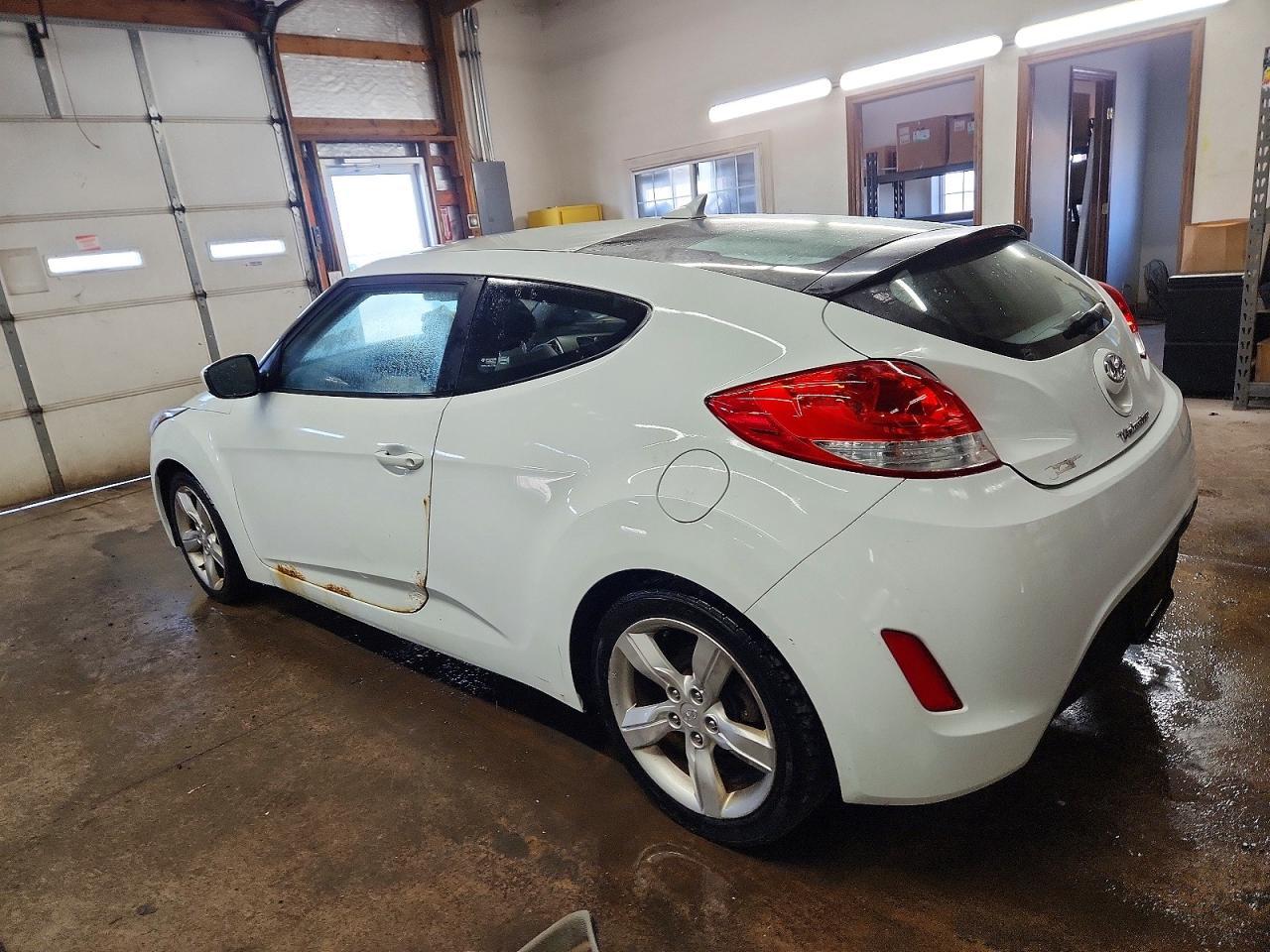 2013 Hyundai Veloster Base - Фото 2