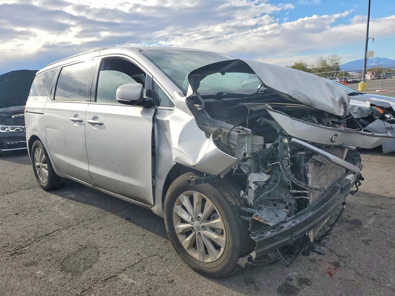 2017 Kia Sedona Ex - Image 4