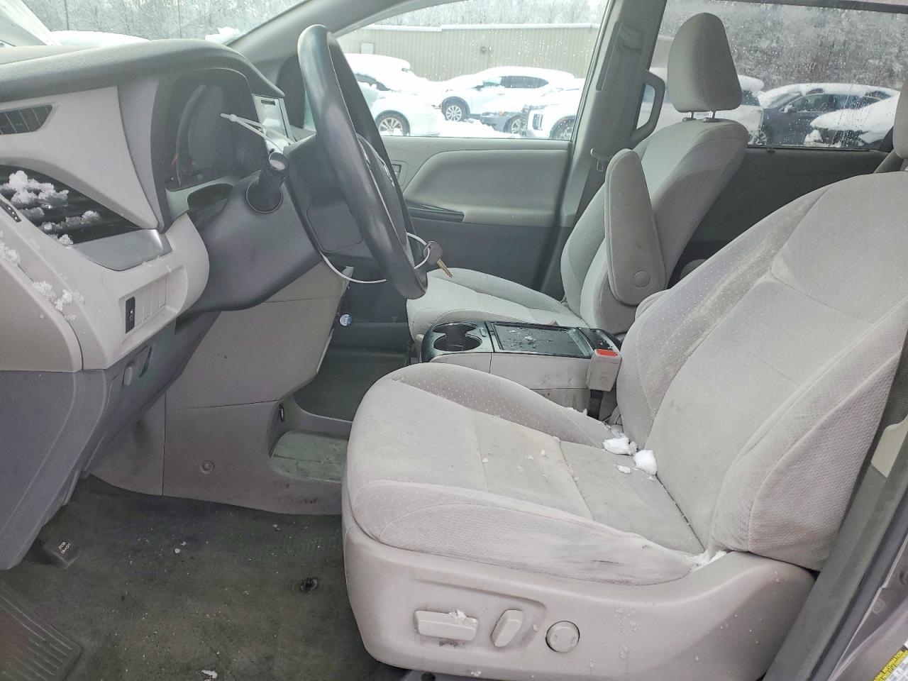 2017 Toyota Sienna Le - Image 7