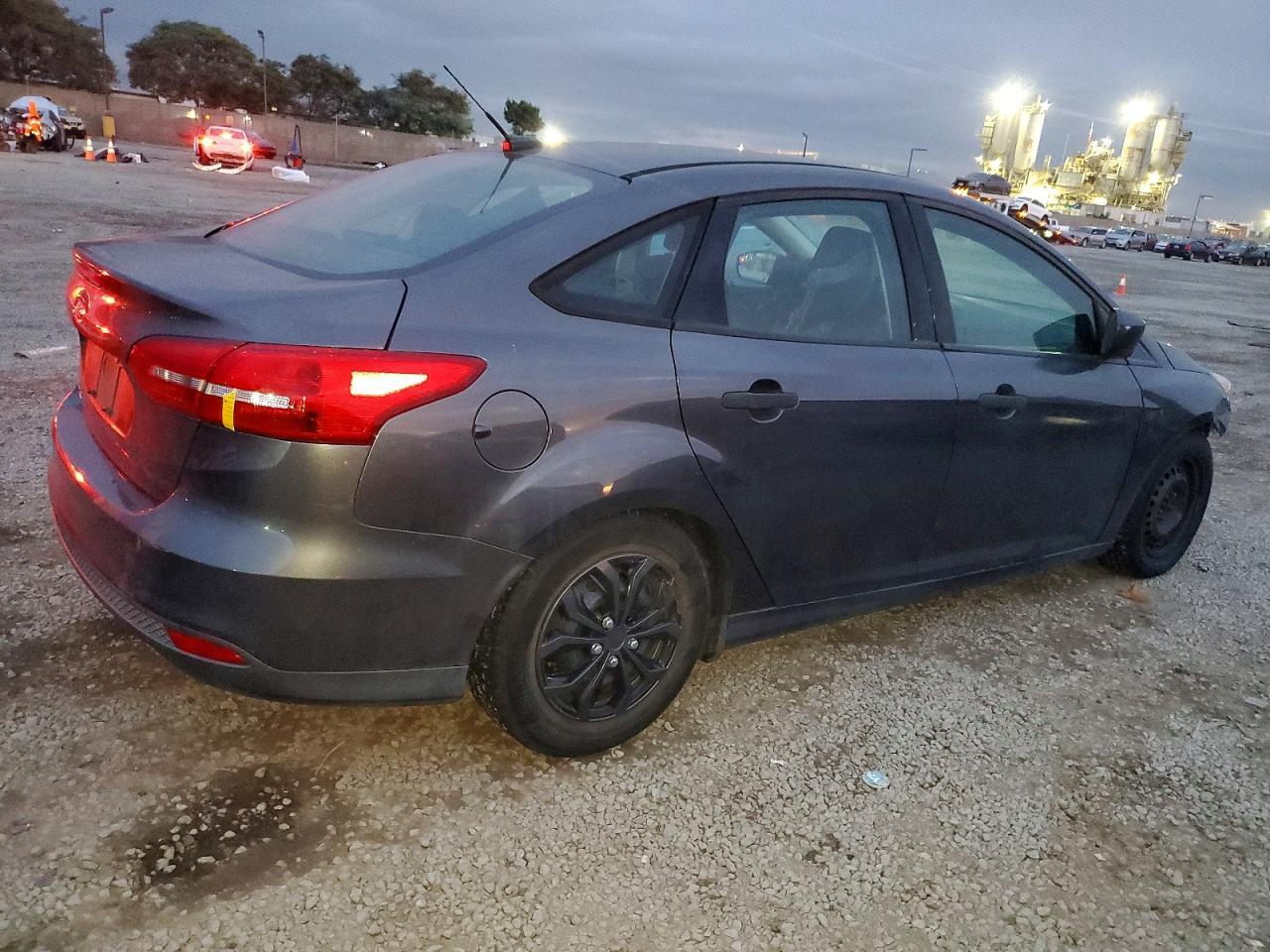 2016 Ford Focus S - Фото 3