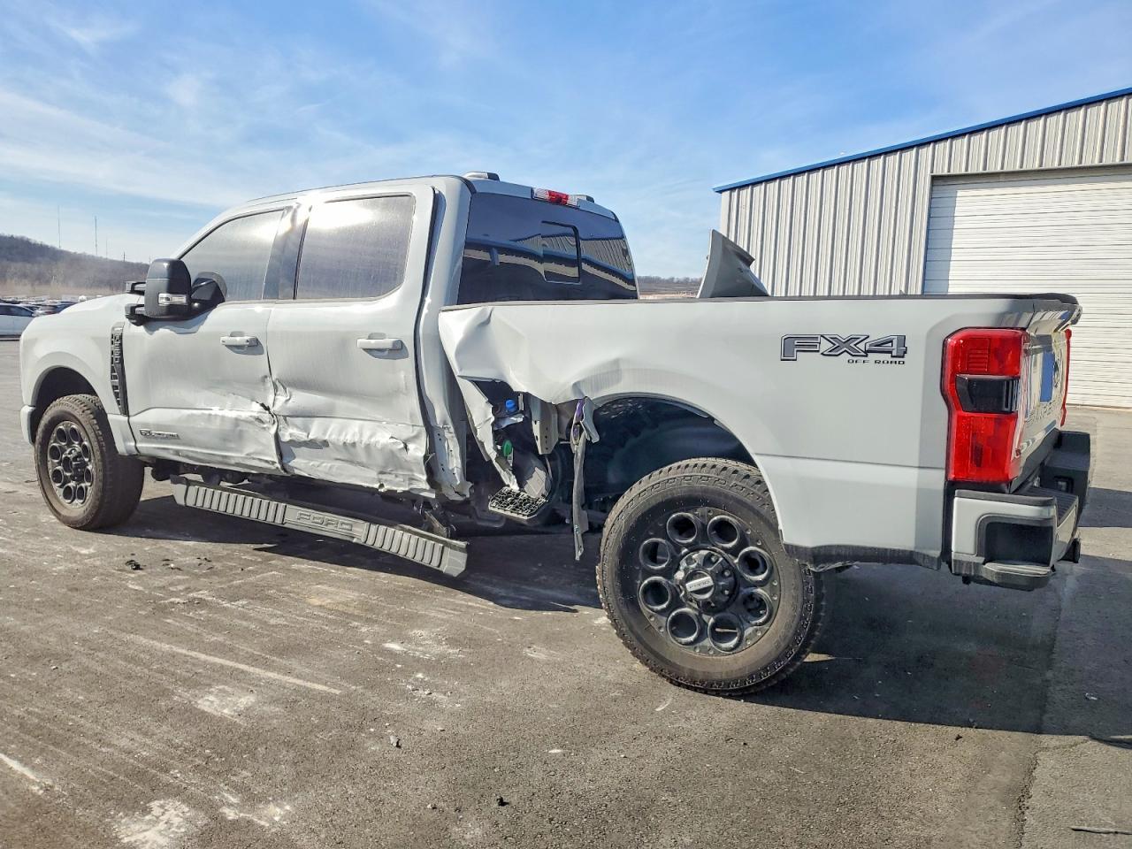 2025 Ford F250 Super Duty - Фото 2