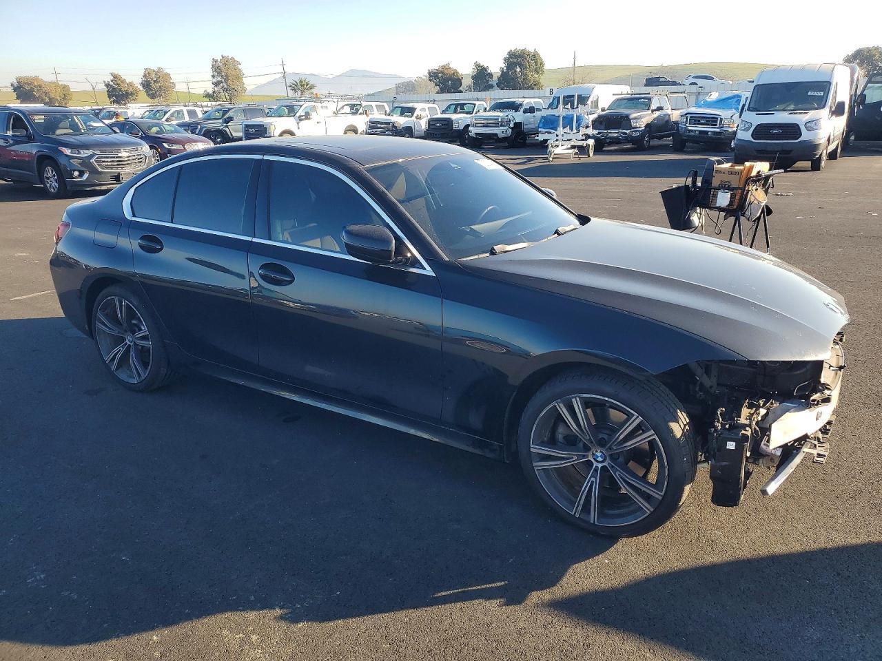 2024 BMW 330I - Image 4