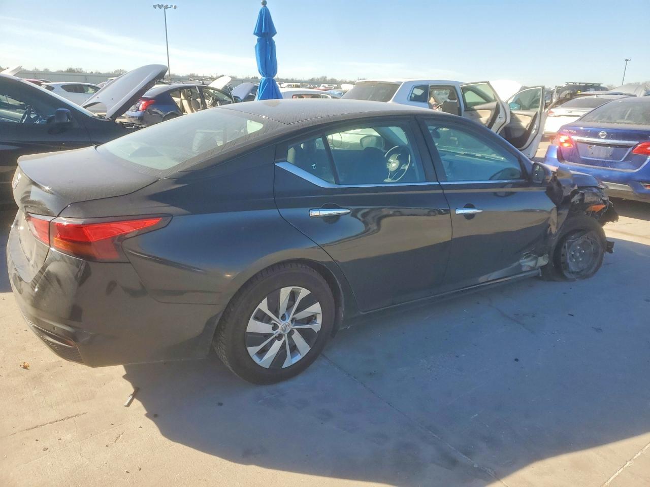 2023 Nissan Altima S - Фото 3