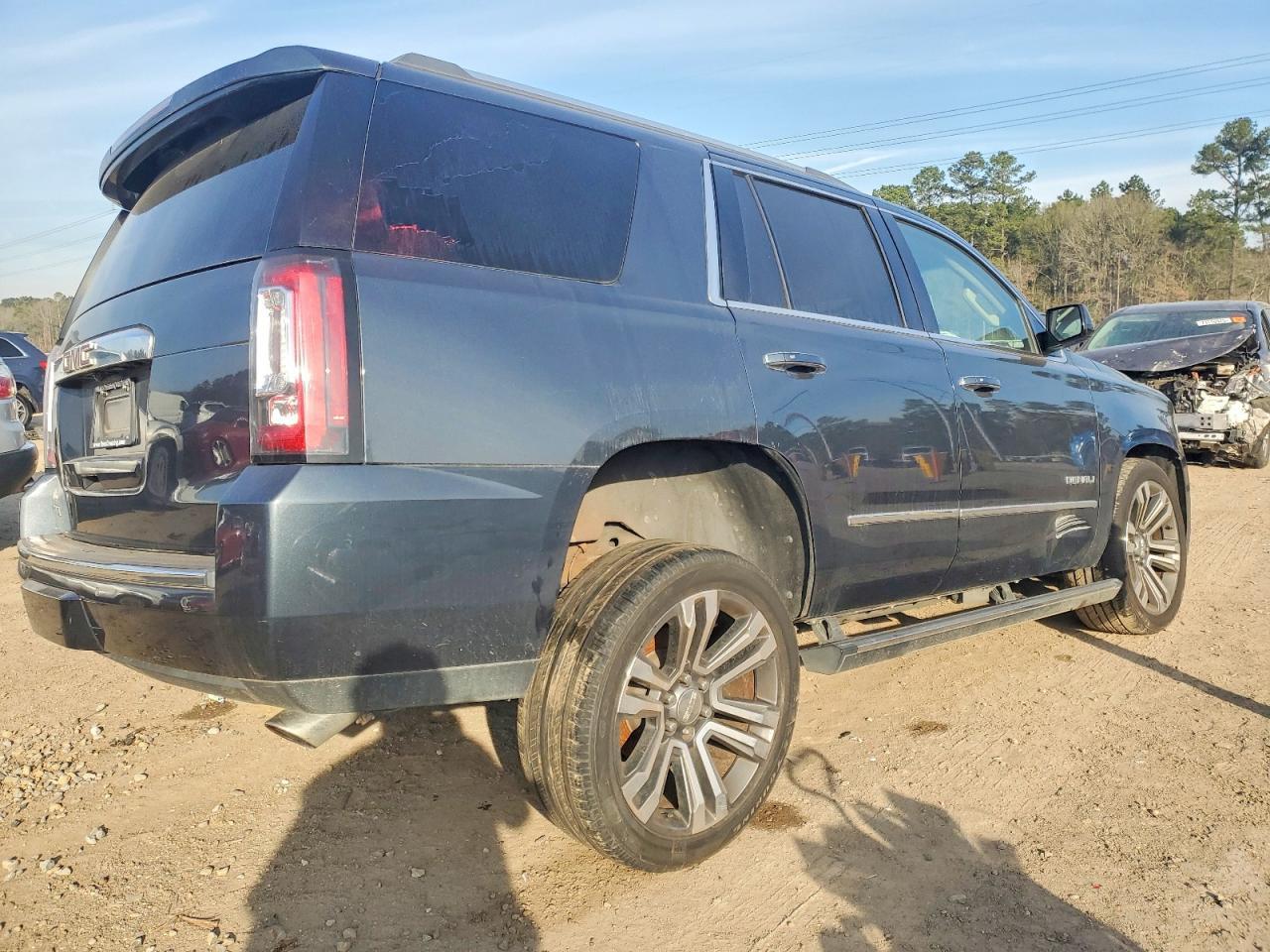 2019 GMC Yukon Denali - Фото 3