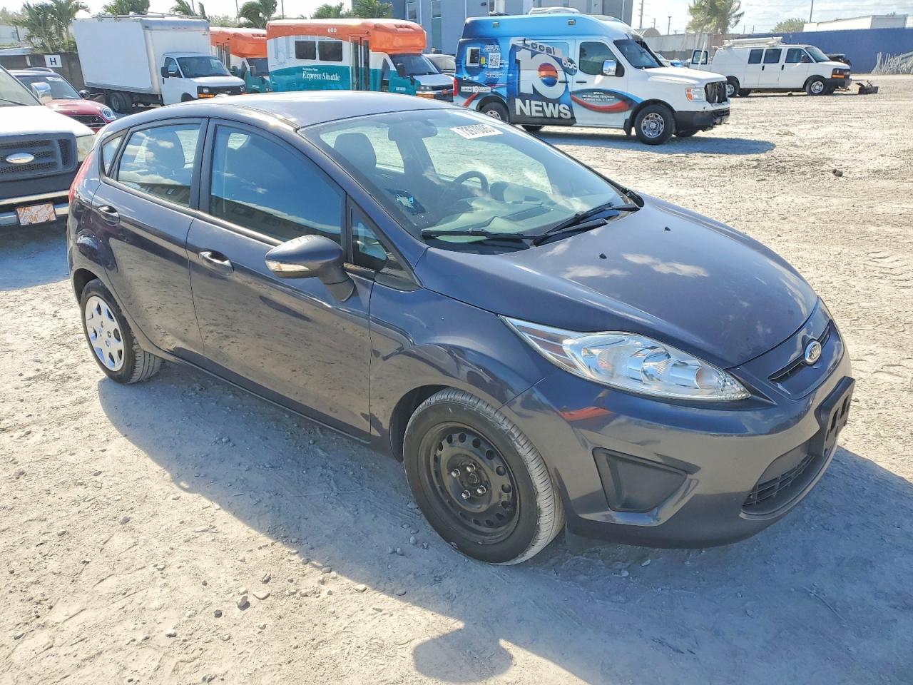 2013 Ford Fiesta Se - Фото 4