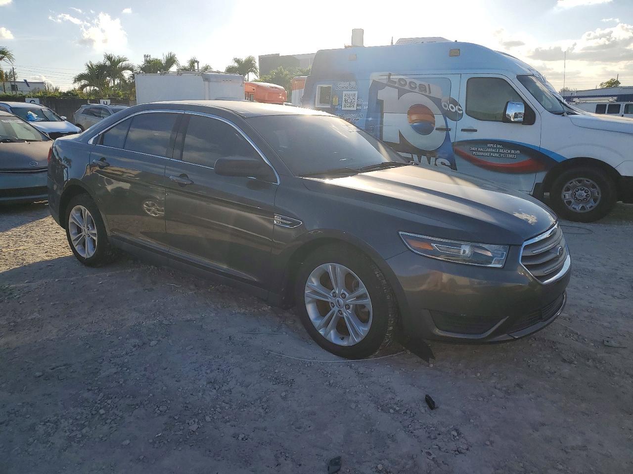 2017 Ford Taurus Se - Фото 4